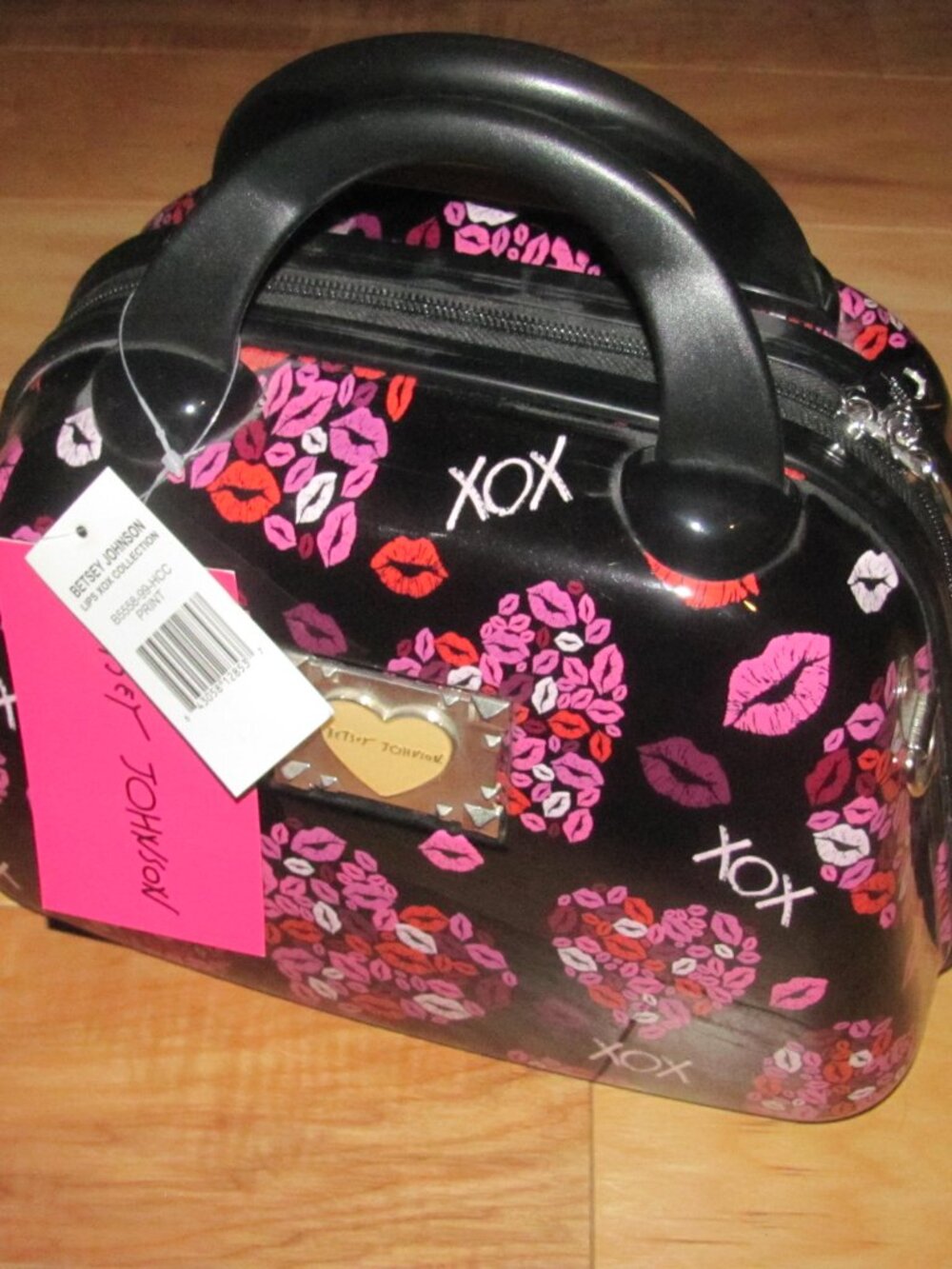 Betsey Johnson 11" Makeup Cosmetic Case. Lips XOX. NEW & RARE. Hard Shell ABS